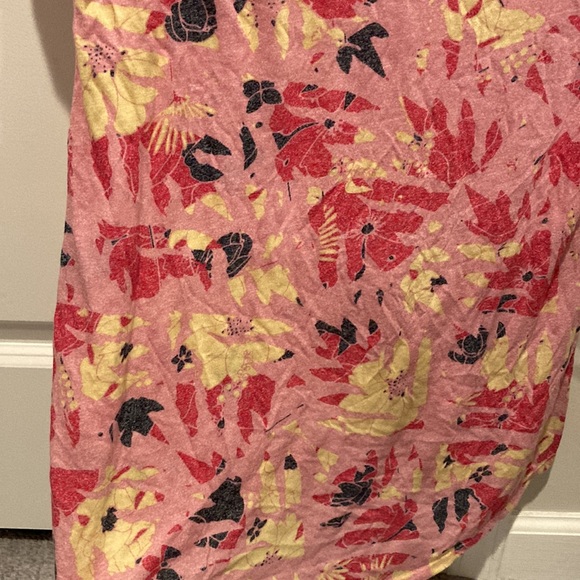 LuLaRoe Pattern Shirt - Picture 4 of 4